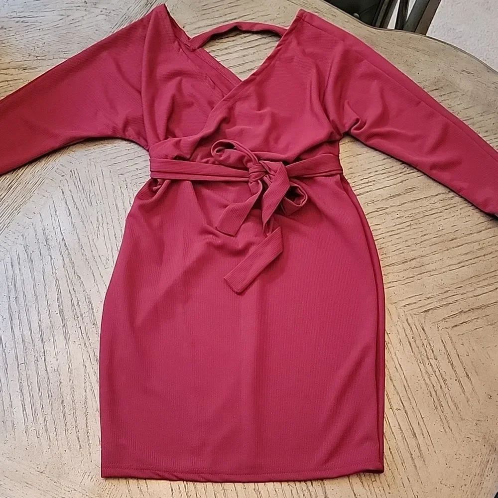 Long sleeve ribbed wine color dress with removable tie belt size M ❤️